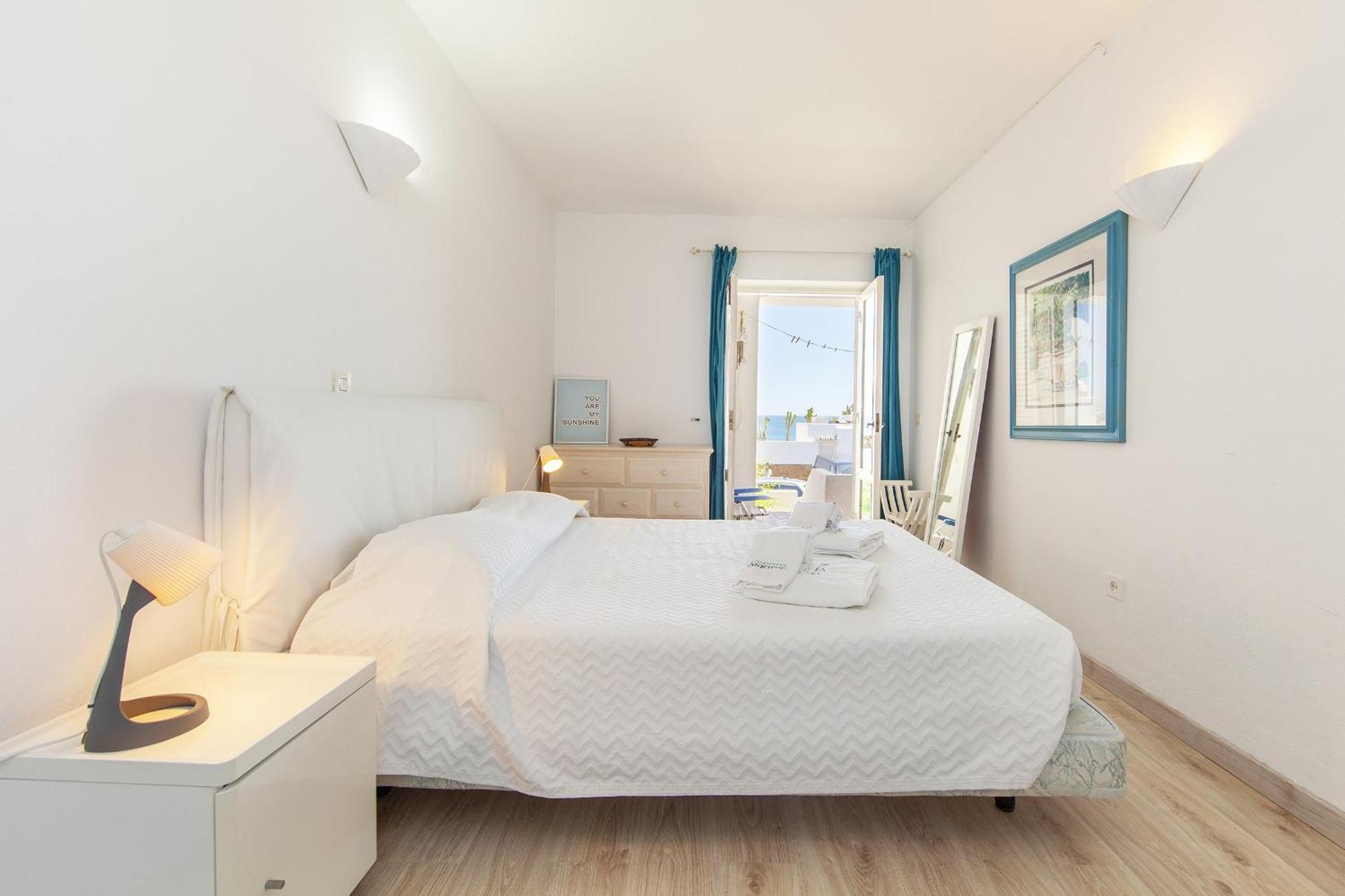 C22 - Beco Do Poco Beach Townhouse In Senhora da Luz 외부 사진